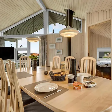 Dom wakacyjny Beach Front Home In Nordborg With Sauna