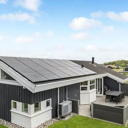 Dom wakacyjny Beach Front Home In Nordborg With Sauna Nordborg