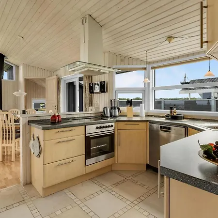 Beach Front Home In Nordborg With Sauna Dom wakacyjny Nordborg